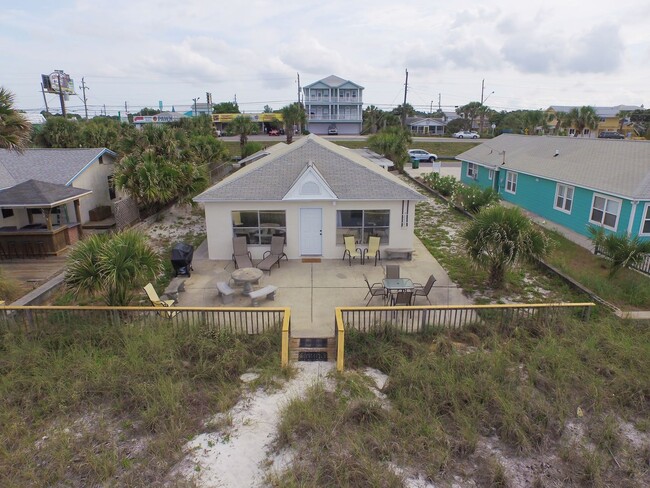 Primary Photo - Charming Beach-Front 4bd Home