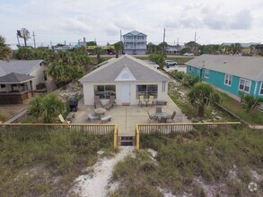 Building Photo - Charming Beach-Front 4bd Home