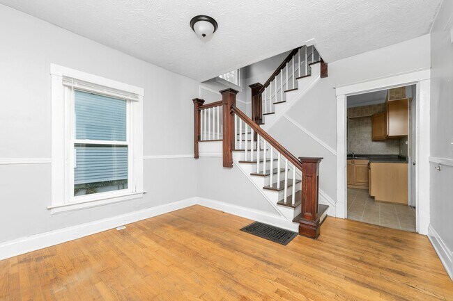 Building Photo - 1314 Oak St