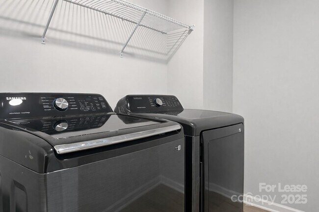 Building Photo - 209 Alluvium Ln