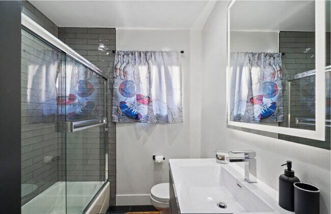 Building Photo - 5601 Corbett St