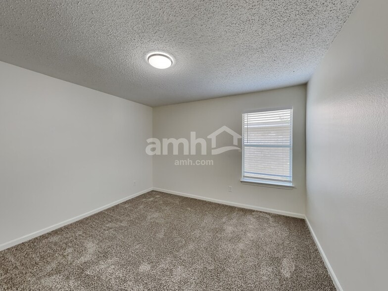 Building Photo - 1475 Stewart Dr