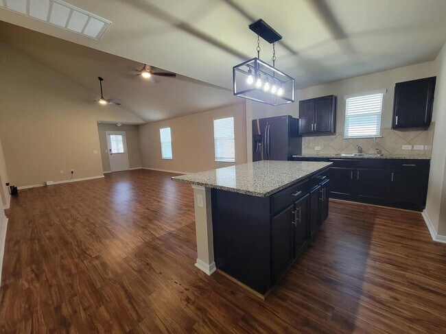 Building Photo - 213 Camellia Dr