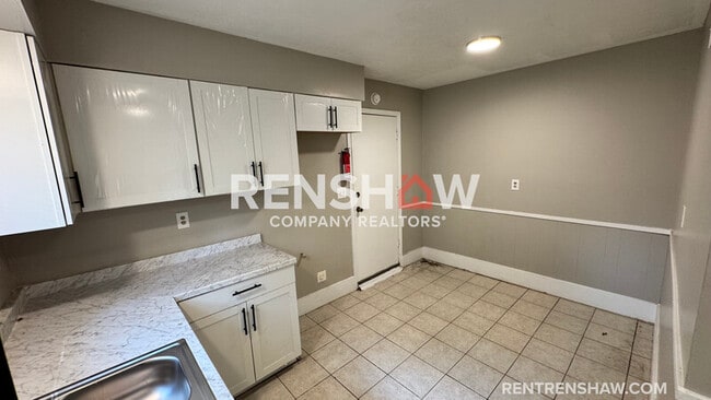 Building Photo - 4933 Teal Ave