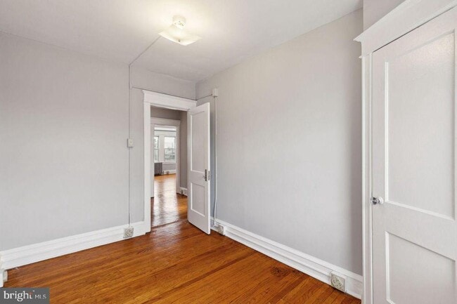 Building Photo - 1214 Van Kirk St