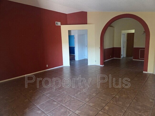 Building Photo - 3009 E Utopia Rd