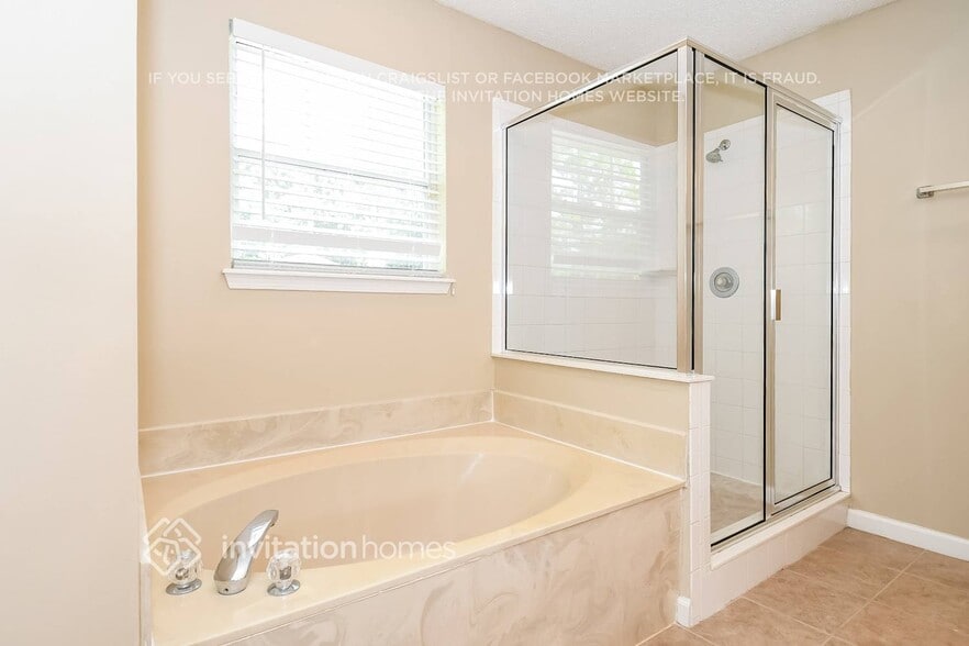 Building Photo - 9044 Camshire Dr