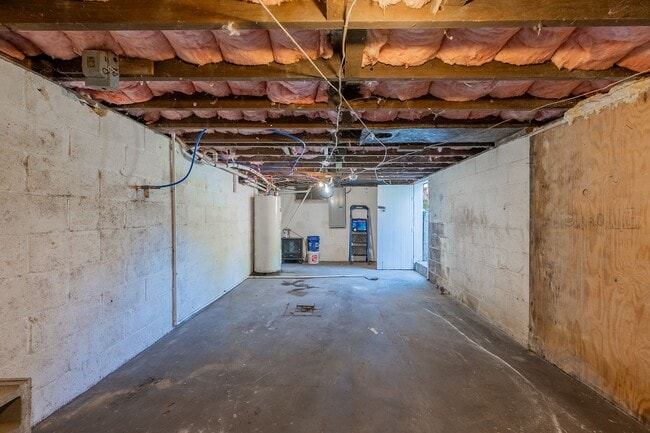 Building Photo - Charming updated 2 bedroom 1 bath home in ...
