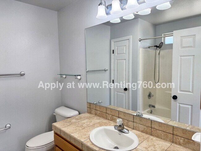 Building Photo - Clean and Well Maintained 2 Bed Home Near Military base