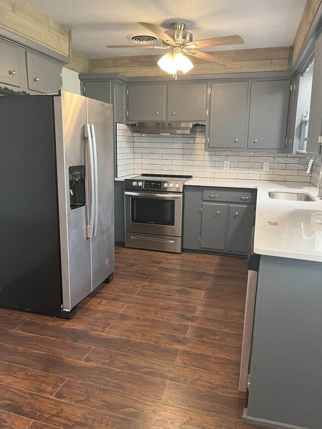 Building Photo - 104 SW 45th St
