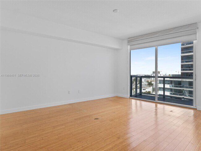 Building Photo - 6515 Collins Ave