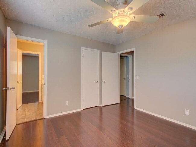 Building Photo - 8402 Tallwood Dr
