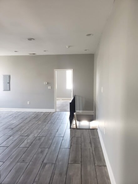 Building Photo - 3416 W Clearfield St