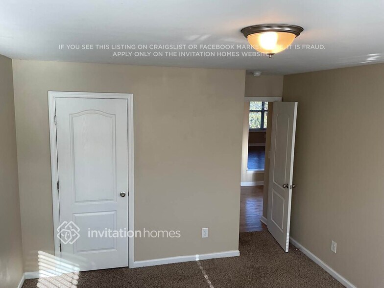 Building Photo - 1646 Rolling View Way SE