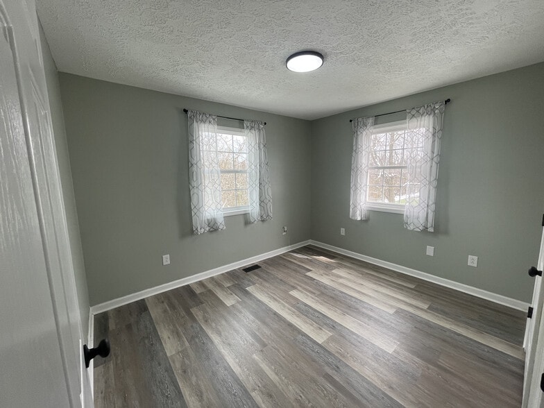 Building Photo - 101 Gibbons St