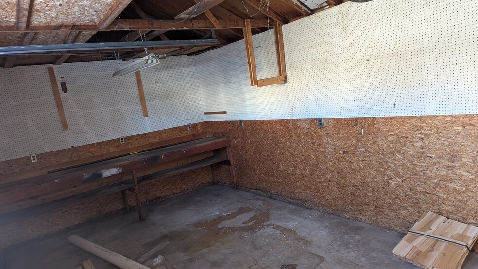 garage/shed - 24 Mechanic St