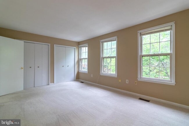Building Photo - 4796 Gainsborough Dr