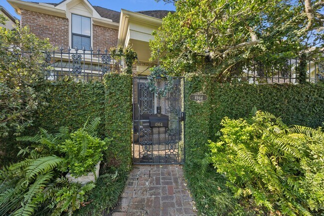 Building Photo - 4964 Post Oak Timber Dr