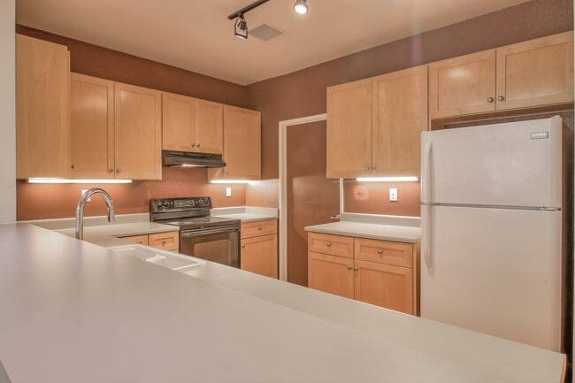 Building Photo - Spacious 1 Bedroom Loft at Ryland Mews
