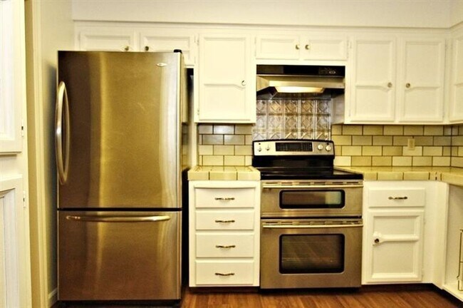 Building Photo - 1694 W Bullard Ave