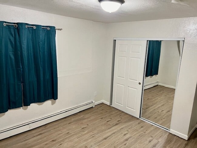 Building Photo - Midtown 3 Bed Apt. w/ 2 Car Garage