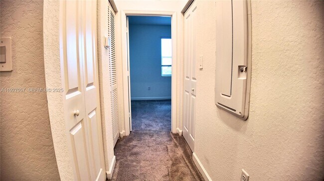 Building Photo - 1668 SE 26th Ter