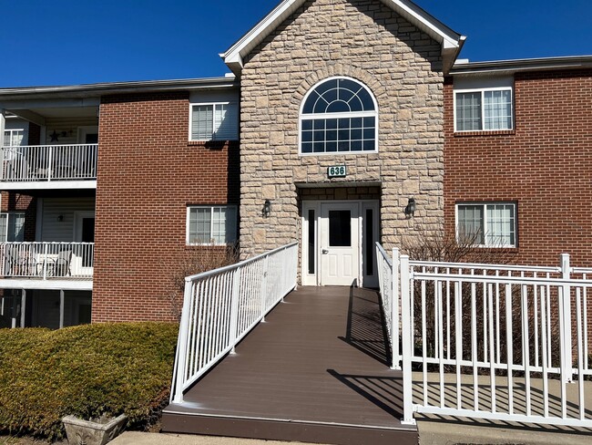 Building Photo - 636 Friars Ln