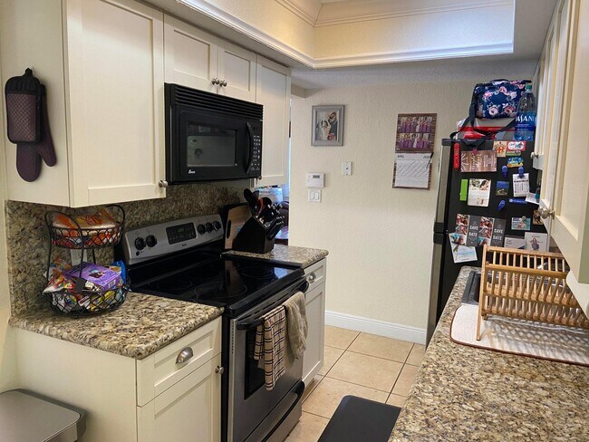 Building Photo - 6797 NE 7th Ave