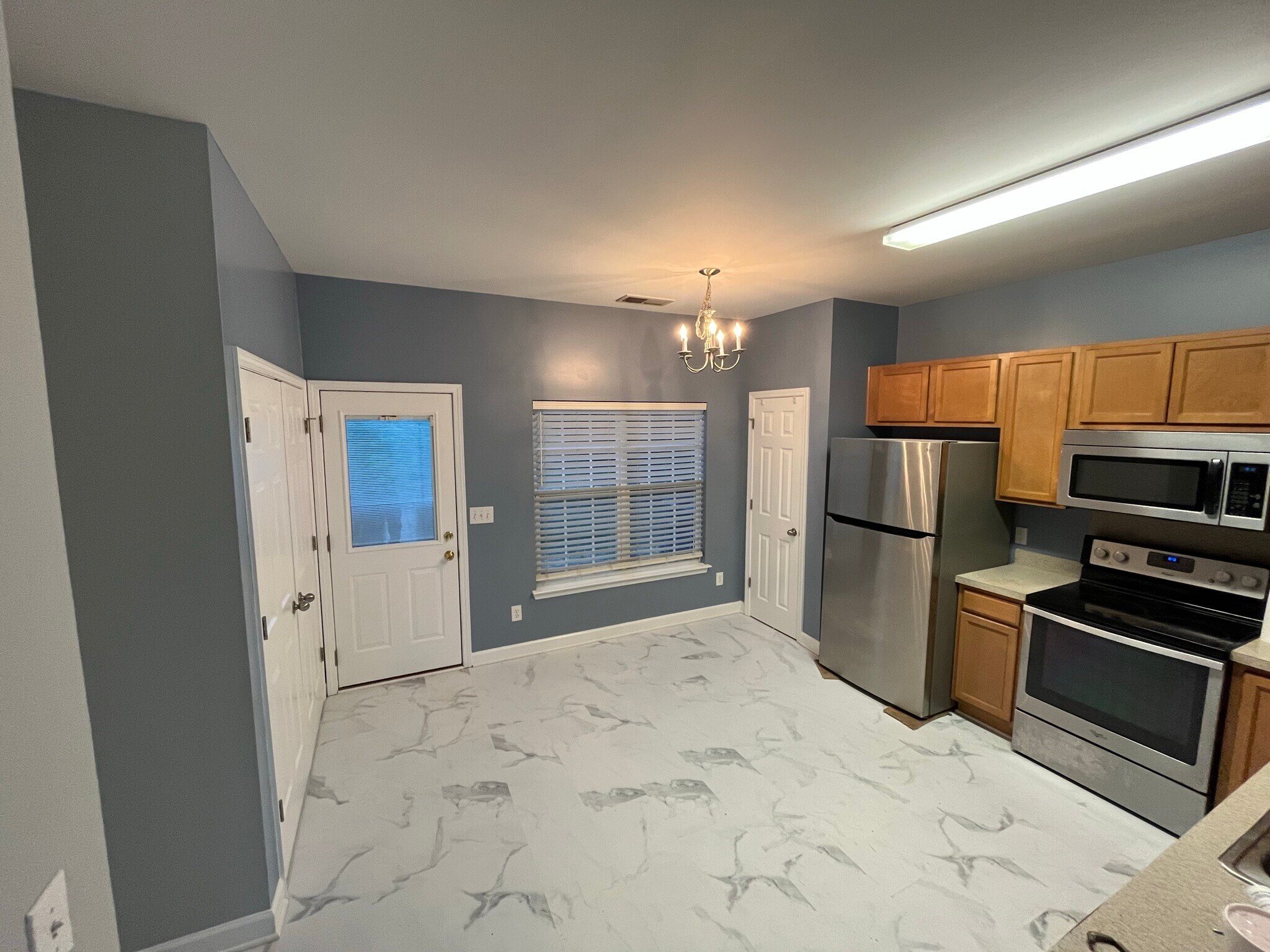 Building Photo - 913 Redford Ln