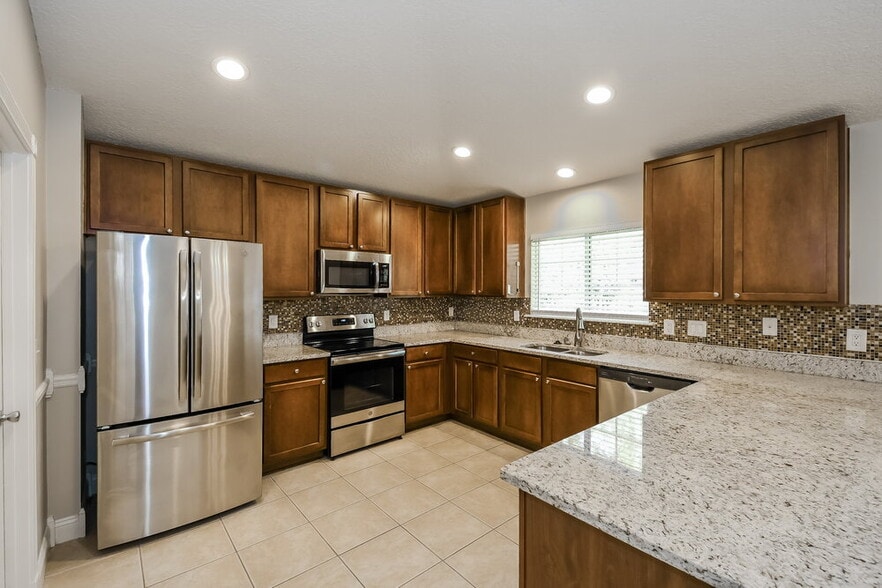 Building Photo - 7206 S Beekman Lake Dr