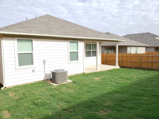 Building Photo - 118 Lullaby Dr