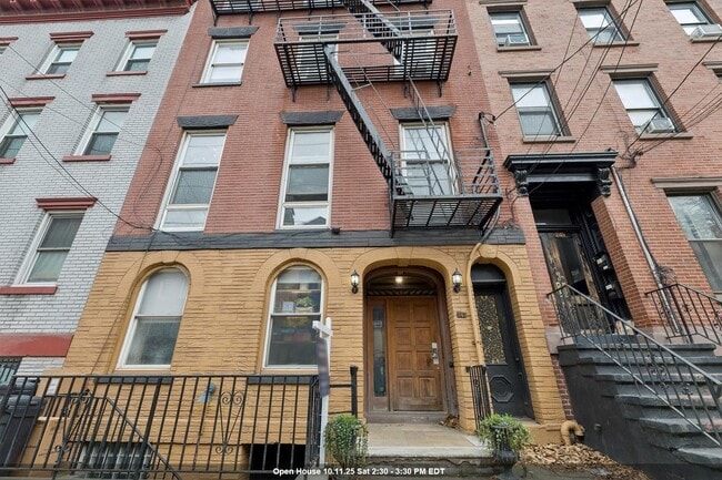 Primary Photo - 243 Montgomery St