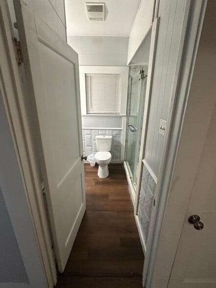 Building Photo - 1118 Santa Anna