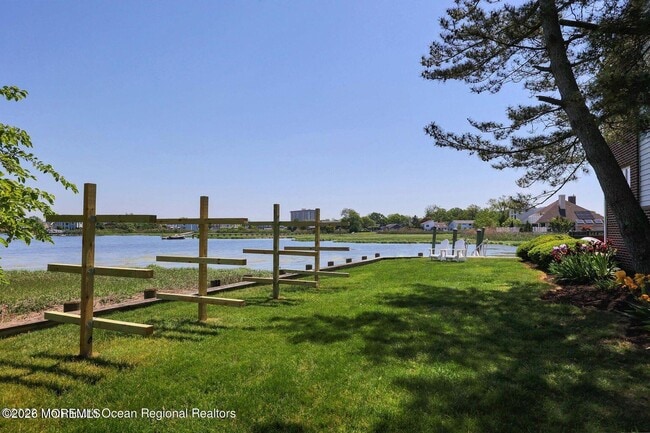 Building Photo - 25 Meadow Ave