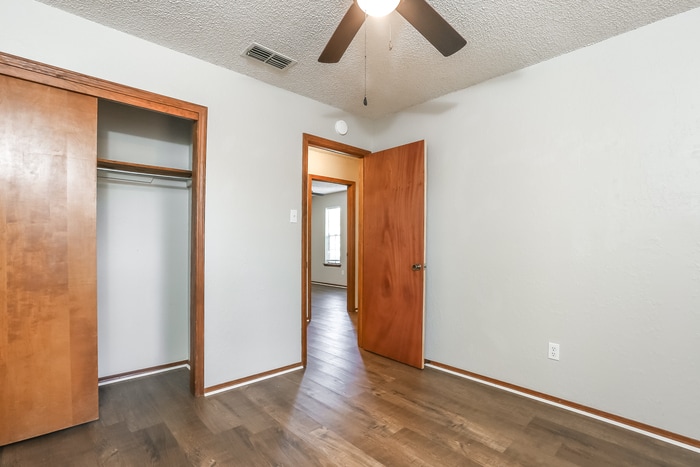 Building Photo - 896 Hacienda Dr