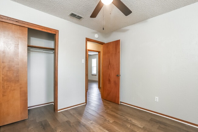 Building Photo - 896 Hacienda Dr