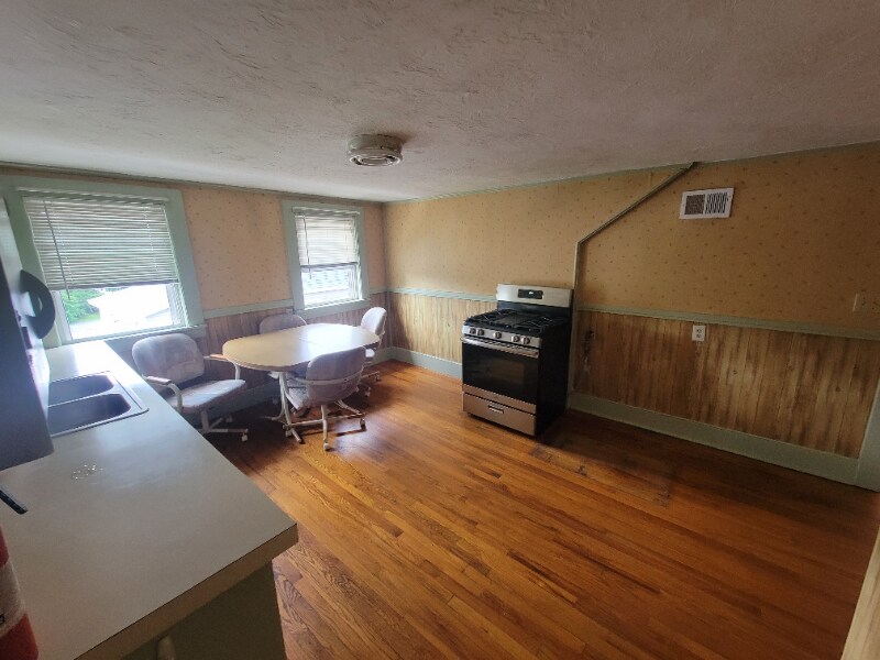 Building Photo - 4 Farnsworth Ct