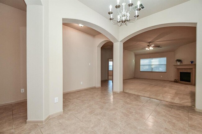 Building Photo - 110 Sweet Leaf Grove Ln