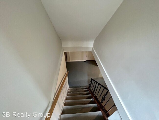 Building Photo - 3 br, 1.5 bath House - 8240 Royal Heights Dr.