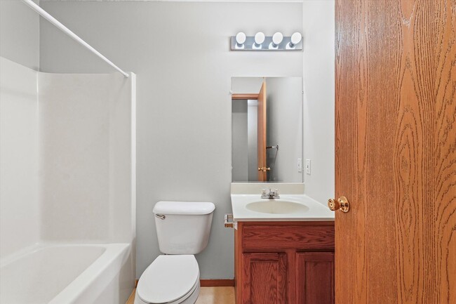 Building Photo - Modern Comfort & Space