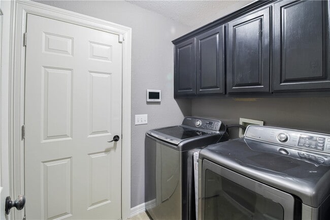 Building Photo - 4 NE Dawn Hills Dr