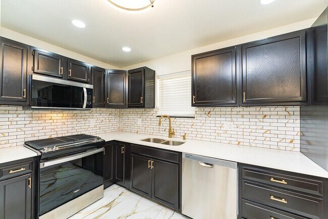 Building Photo - 4209 Redbud Ave