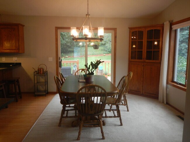 Building Photo - Nice 3 Bedroom 2.5 Bathroom house in Hudson