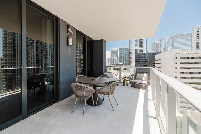 Building Photo - 1010 Brickell Ave
