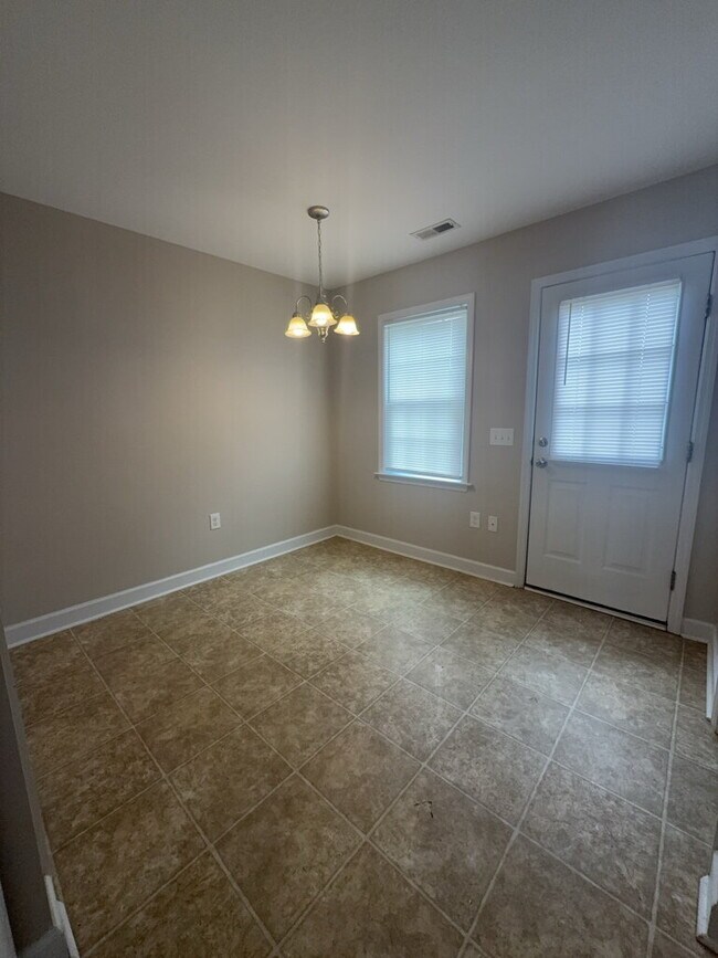 Building Photo - Charming 2 Bedroom Townhouse-643 Fowler Manning Rd. #19