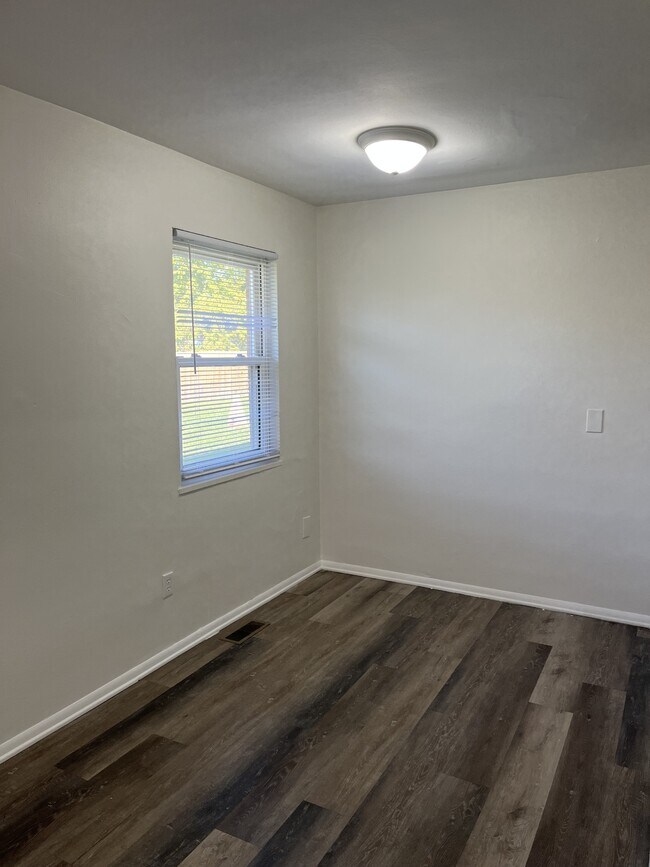 Building Photo - 256 S Harbine Ave