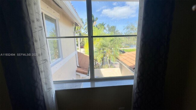 Building Photo - 1094 Redwood St