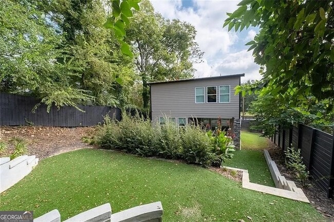 Building Photo - 813 Coleman St SW