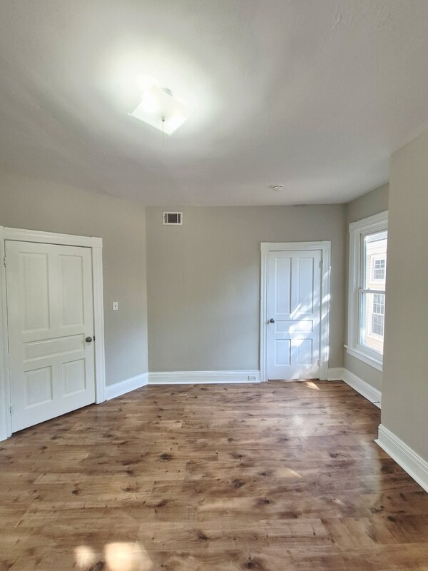 Building Photo - 3209 3rd Ave