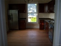 Building Photo - 1658 James St